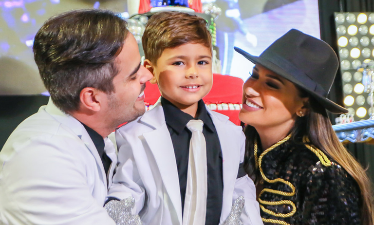 Simone reencontra Simaria, não economiza e faz festa de arromba para o filho, Henry