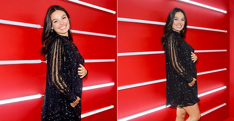 Grávida, Isis Valverde capricha nas poses em evento