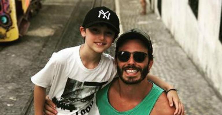 Thiago Rodrigues se despede do filho de 9 anos: ”Já estou morrendo de saudades”