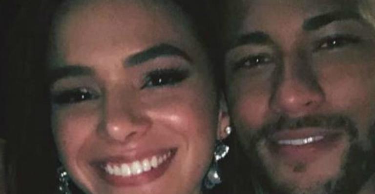 Neymar e Bruna Marquezine aparecem juntos e colocam ponto final em boatos de separação