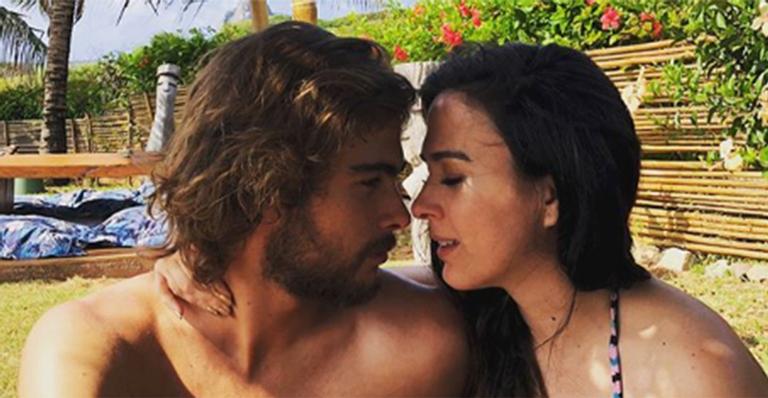 Tatá Werneck e Rafael Vitti festejam o aniversário de namoro em Noronha