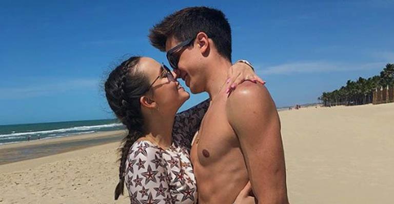 Larissa Manoela comemora 8 meses de namoro com Leo Cidade