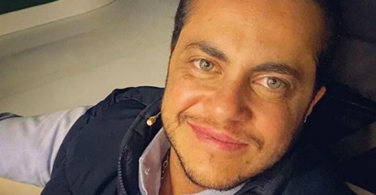 Em clique raríssimo, Thammy Miranda posa com o pai e brinca: ”Tô mais careca que ele”