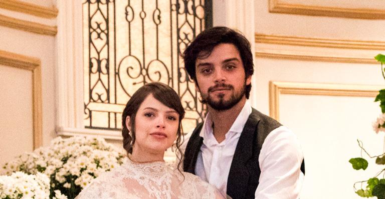 ‘Orgulho e Paixão’: Ema se casa com Ernesto usando vestido de noiva dos sonhos