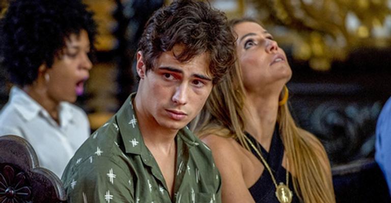 Hoje em ‘Segundo Sol’: Desesperado para descobrir toda a verdade, Valentim oferece dinheiro para Laureta