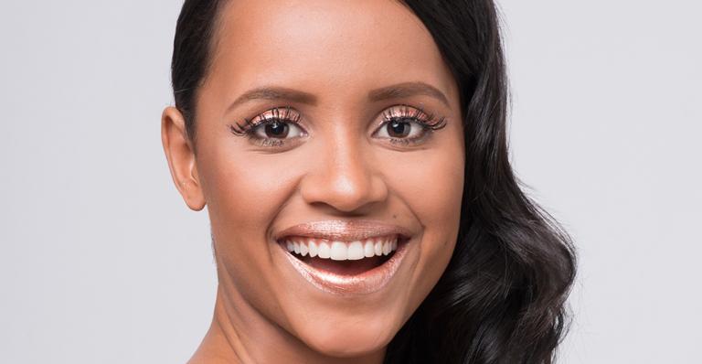 Gleici Damasceno topa o desafio e ensina como aderir à tendência das cores metálicas: ”Amei”