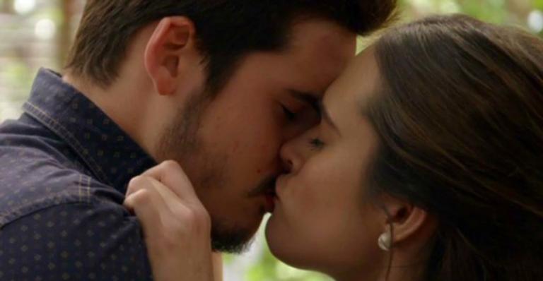 Hoje em ‘O Tempo Não Para’: Samuca pede Marocas em casamento