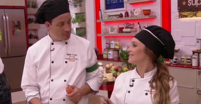 Carla Diaz e Rafael Cortez ousam no prato, se dão mal e podem deixar o ‘Superchef Celebridades’