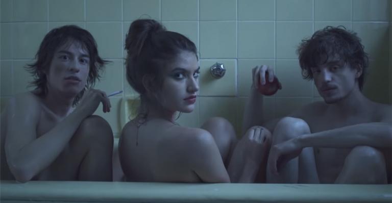 Lembra dele? Garoto problema na ficção, Thalles lança música com clipe ousado