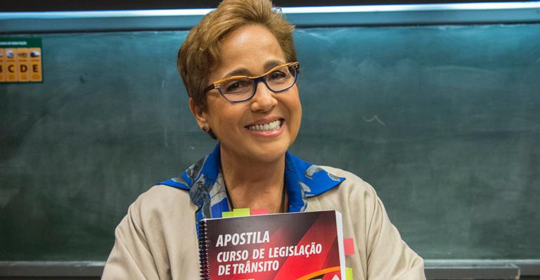 Claudia Jimenez volta à TV após dois anos afastada