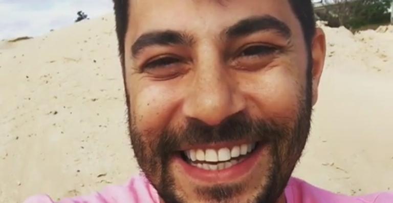 Evaristo Costa muda o visual, se arrepende do resultado, mas divide fãs: ”A maioria não gostou”