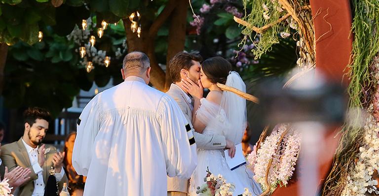 5 fatos curiosos que você não percebeu no casamento entre Camila Queiroz e Klebber Toledo