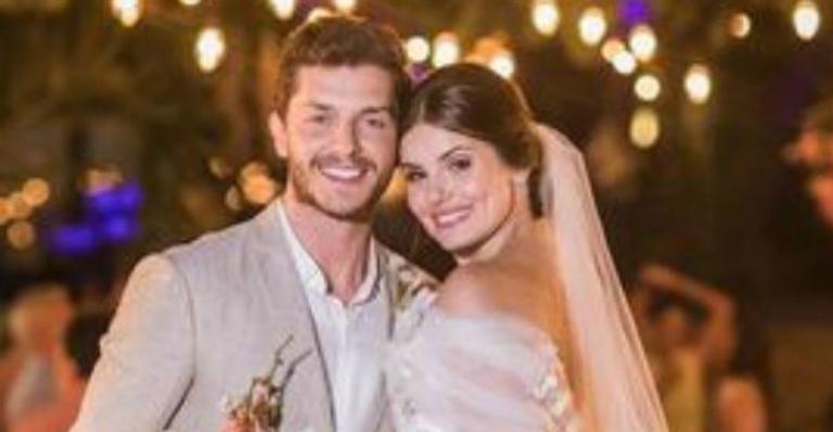 Camila Queiroz reúne as madrinhas em foto e vestidos fazem sucesso entre seguidores