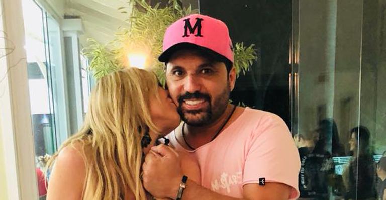 Sertanejo Edson comemora aniversário ao lado da família