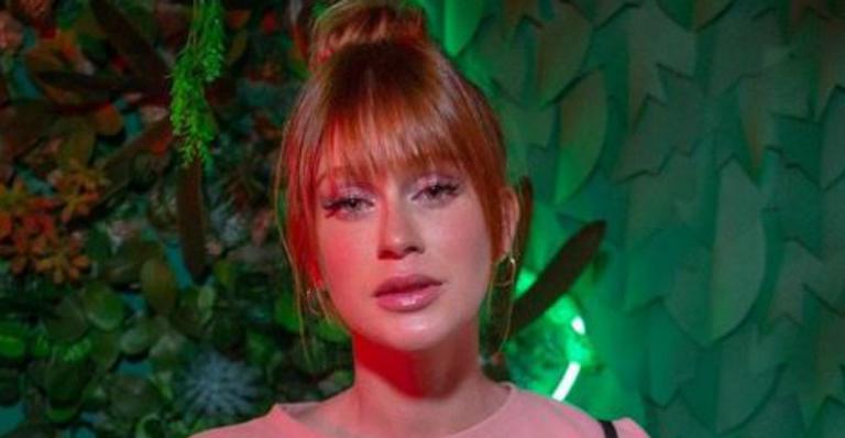 Em clique raríssimo, Marina Ruy Barbosa posa sem maquiagem ao lado dos pais