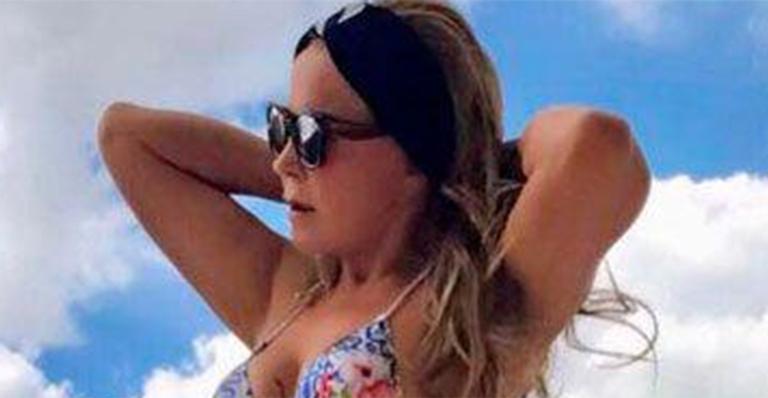 Zilu Godói posa de biquíni e exibe bumbum durinho: ”Saudade do verão”