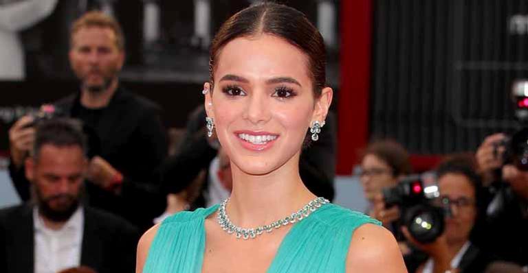 Bruna Marquezine rebate crítica de seguidor: ‘Minha existência não se resume ao meu relacionamento’