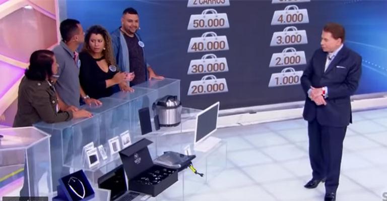 Convidada não gosta de prêmio que ganhou no ‘Programa Silvio Santos’ e faz proposta para o patrão