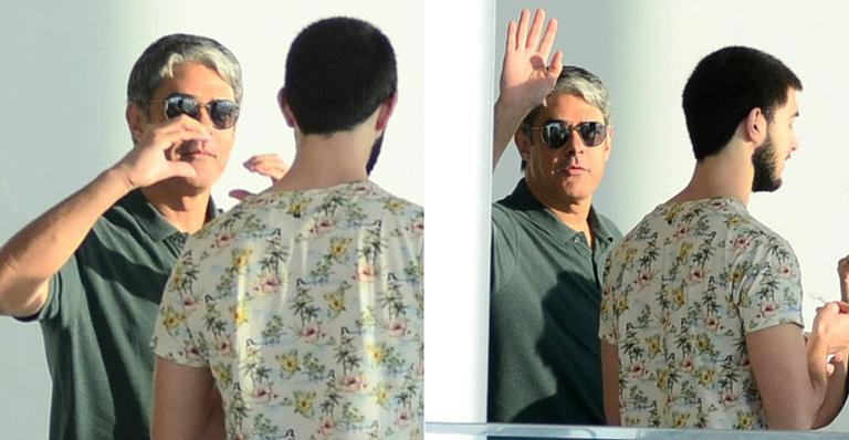 William Bonner esbanja simpatia em passeio ao lado da noiva e do filho