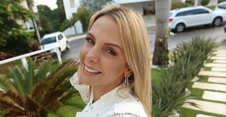 Aos 40 anos, Carla Perez é chamada de ‘gordinha’ após aparecer de maiô
