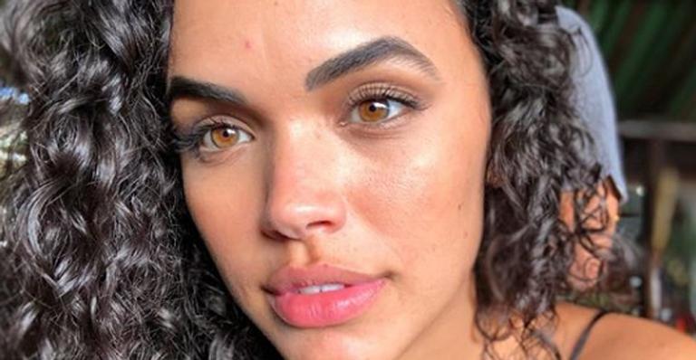 Giovana Cordeiro posa ao lado das irmãs e choca fãs: ”Você não tem mãe, tem uma impressora de beldades”