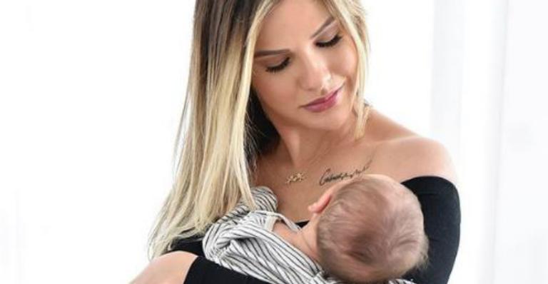 Em momento íntimo, Andressa Suita impede Samuel de chorar com beijinhos