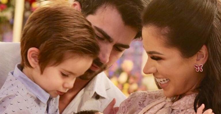 Ex-BBB Adriana Sant’anna batiza a filha e mostra o rostinho da pequena pela primeira vez