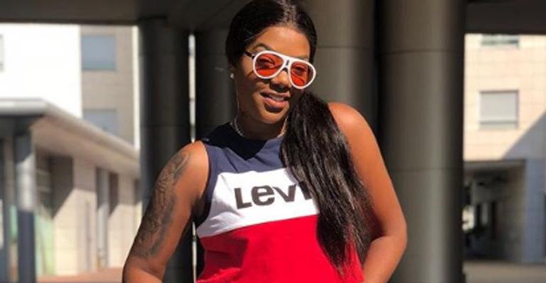 Em momento raro, Ludmilla surge sem peruca e mostra seu cabelo natural