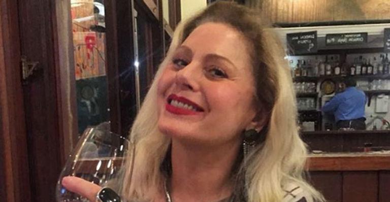 Vera Fischer aparece com o figurino de sua nova personagem na TV