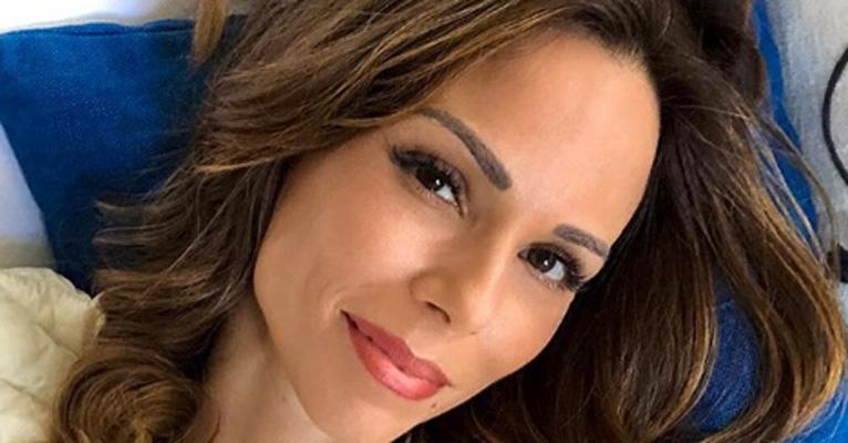Ana Furtado reclama de franja e diz ainda não ter se acostumado com novo visual