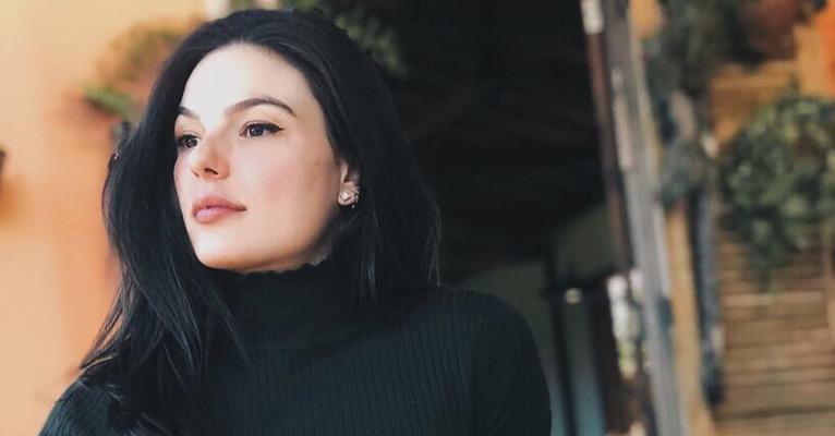 Isis Valverde celebra 8° mês de gravidez enquanto malha na academia
