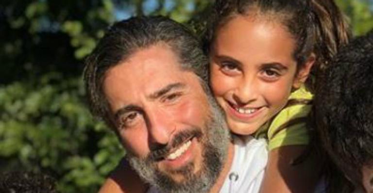 Marcos Mion emociona fãs ao falar da relação da filha caçula com o irmão autista: ”Ela é muito elevada”