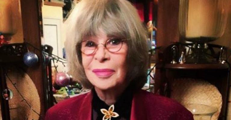 Rita Lee pega seus seguidores de surpresa e mostra clique raríssimo com netinho no colo