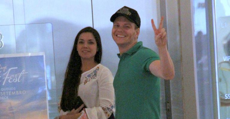 Thais Fersoza e Michel Teló curtem passeio sem os filhos no Rio
