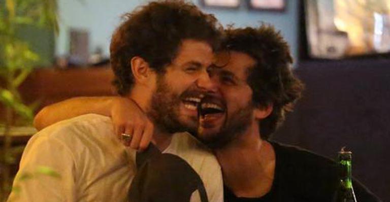 Gil Coelho fala sobre fotos com Mauricio Destri: ‘Momentos simples’