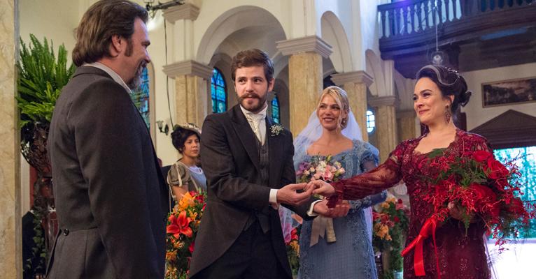 Orgulho e Paixão: Julieta e o filho, Camilo, selam a paz em cerimônia dupla de casamento