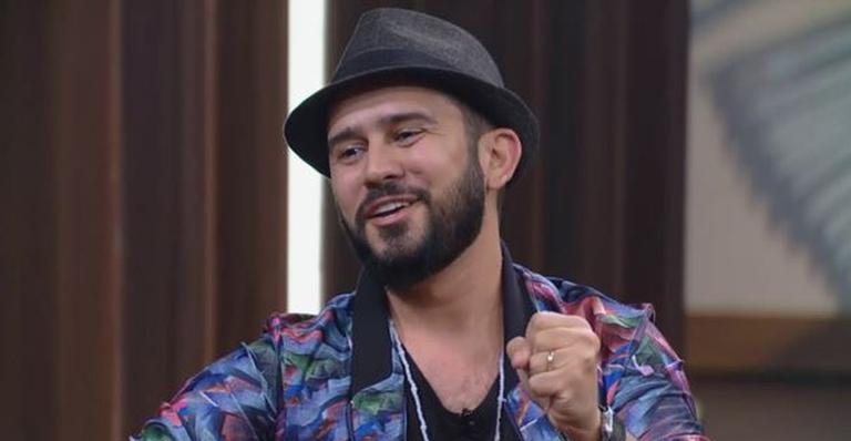 Poeta do ‘Encontro’, Bráulio Bessa surge em fotos românticas ao lado da mulher