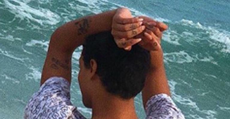 Pabllo Vittar posa de calcinha empinando o bumbum: ”Não sou perfeita, nem dona da verdade”