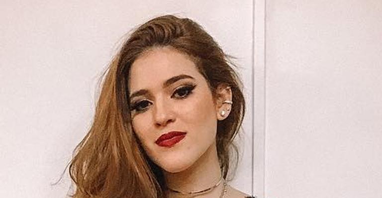 Ex-BBB Ana Clara aparece sexy e vai só de jeans e lingerie para curtir pagodão