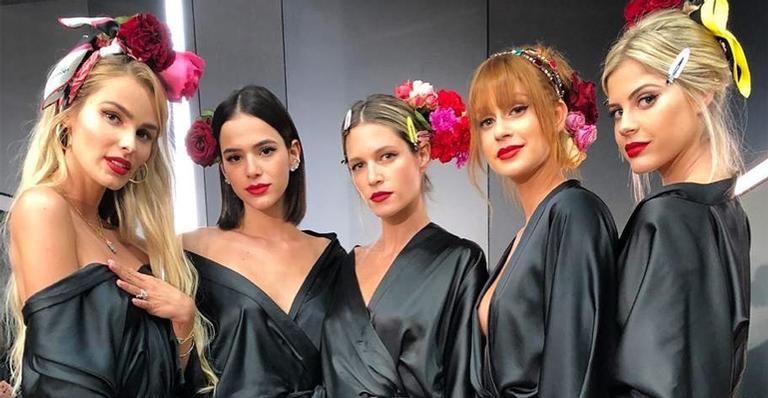 Deslumbrantes, Marina Ruy Barbosa e Bruna Marquezine desfilam para grife italiana