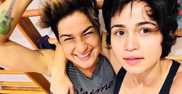 Nanda Costa ganha declaração de amor da namorada, Lan Lanh