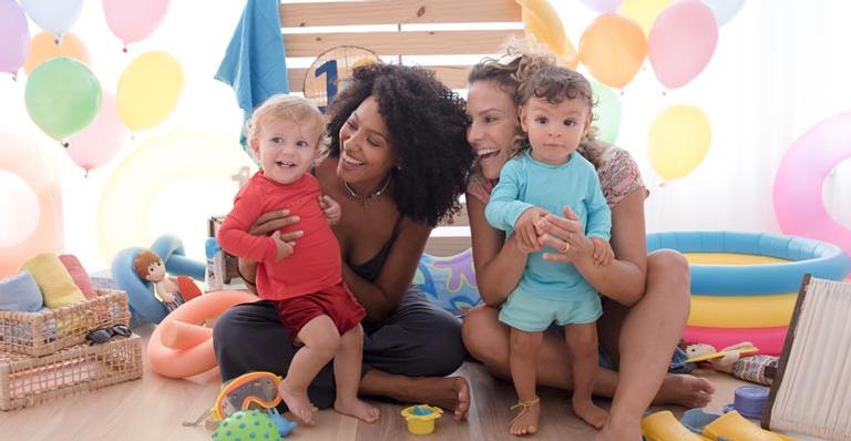 Sheron Menezzes e Maíra Charken reúnem os filhos em ensaio temático