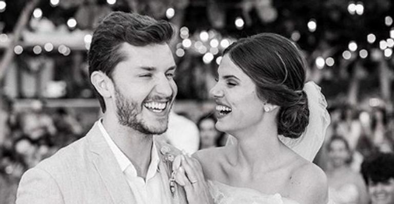 Camila Queiroz comemora o primeiro mês da vida de casada