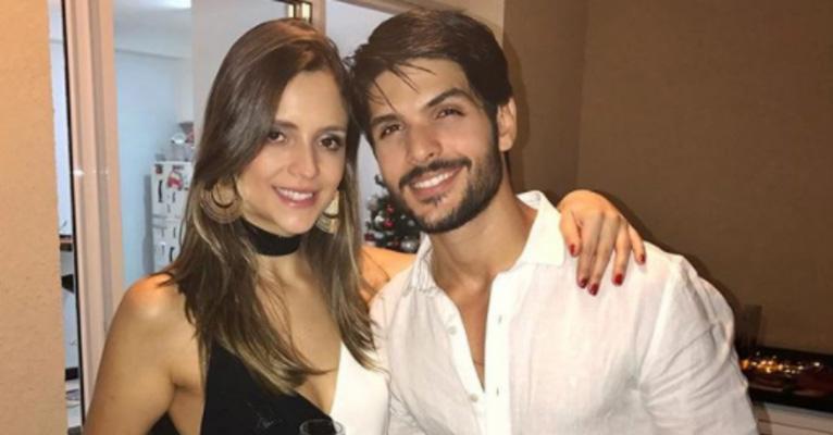 Ex-BBB Lucas Fernandes mostra a namorada na cama só de lingerie: ”Ela vai me matar”