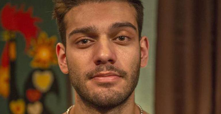Modelo publica primeira foto e entrega namoro com Lucas Lucco