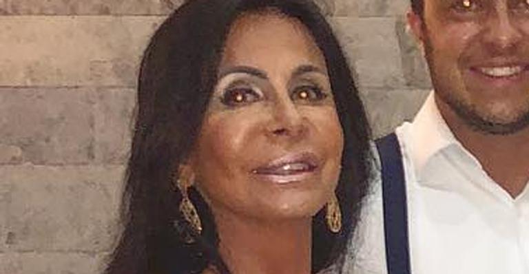 Superbronzeada, Gretchen aparece seminua em premiação e leva fãs ao delírio