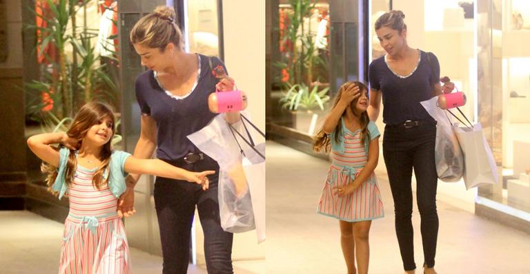 Grazi Massafera curte dia de compras com a filha, Sofia