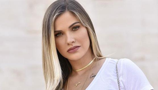 Vovó enxuta, mãe de Andressa Suita posa com o neto nos braços: ”Já está fortinho”