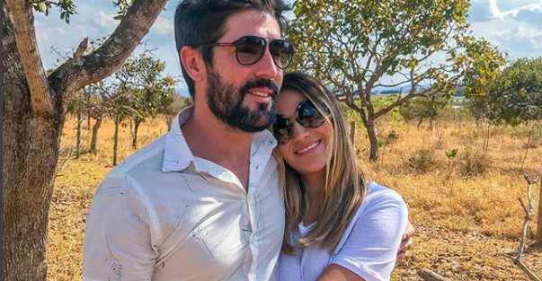 A Fazenda: Mulher de Sandro Pedroso defende o marido após confusão