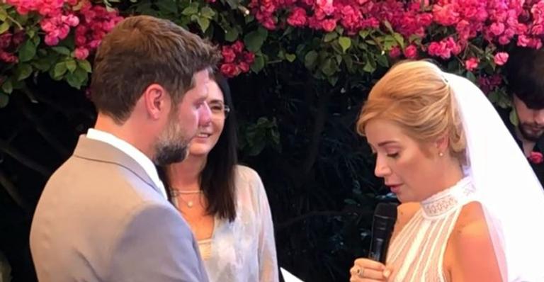 Mãe de Luiza Possi foi quem realizou o casamento da filha com diretor global: ”Honradíssima”